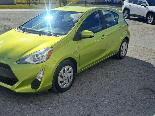 2016 Toyota Prius c 2016 Green